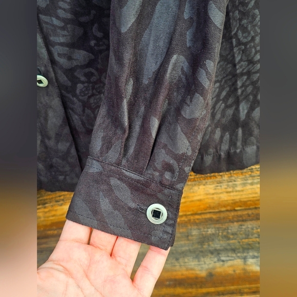 Erin London Black Suede Leopard/Animal Print Collared Button up Blouse Top - Picture 9 of 14